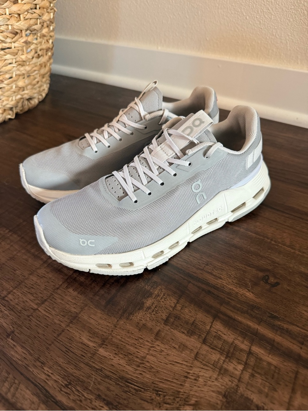 On Cloudnova 2 Women’s Size 7.5 Gray Running Sneakers